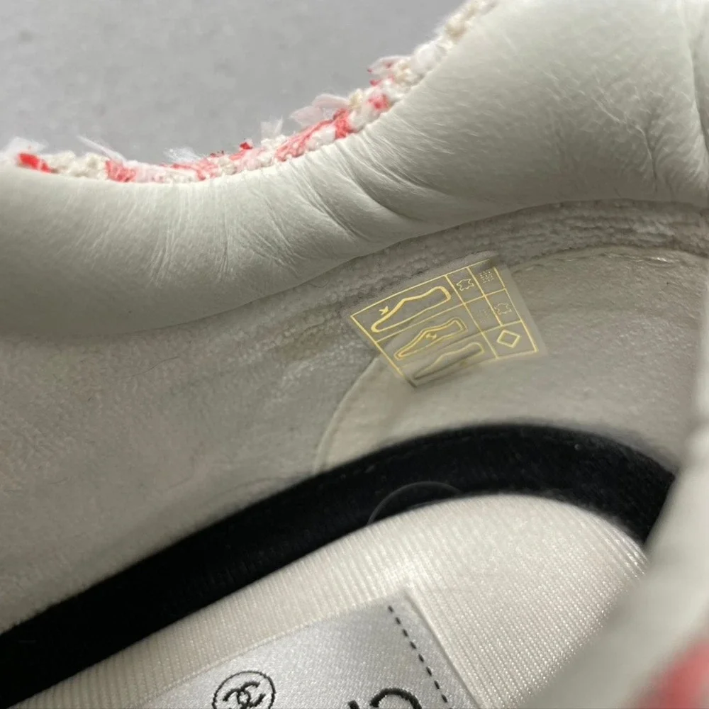 Chanel Tweed Leather Suede Sneakers Womens 39 White‎ Pink G38299 Low Top CC Logo
